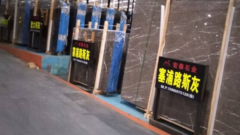毛料损耗：毛料损耗是指从荒料到毛板过程中产生的损耗。计算公式为：